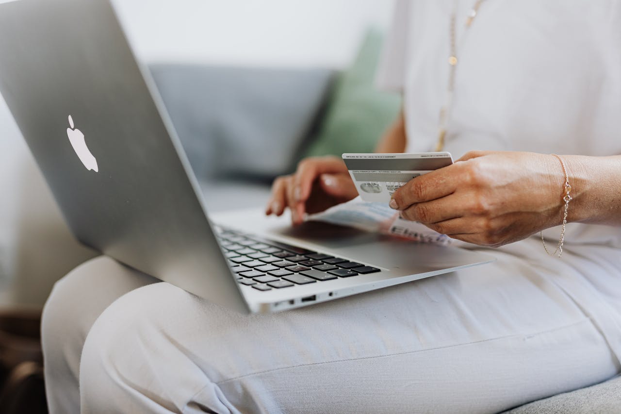 10 Steps to Keep Your Credit Card Safe When Shopping Online